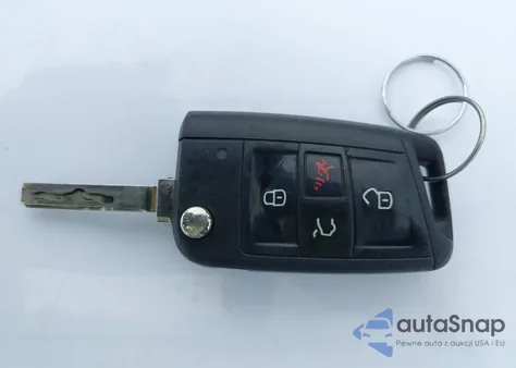 2019 Volkswagen Jetta 1.4T R-Line/1.4T S/1.4T Se z USA, uszkodzony, nr VIN 3VWC57BU5KM128755